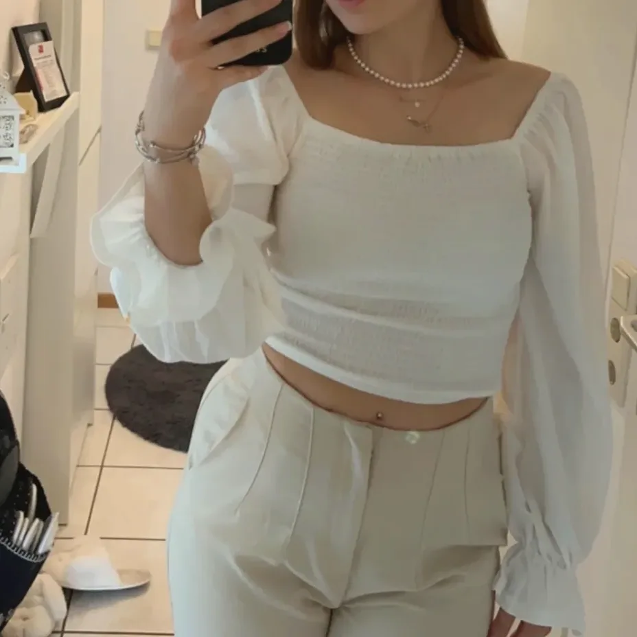 Emily, 25