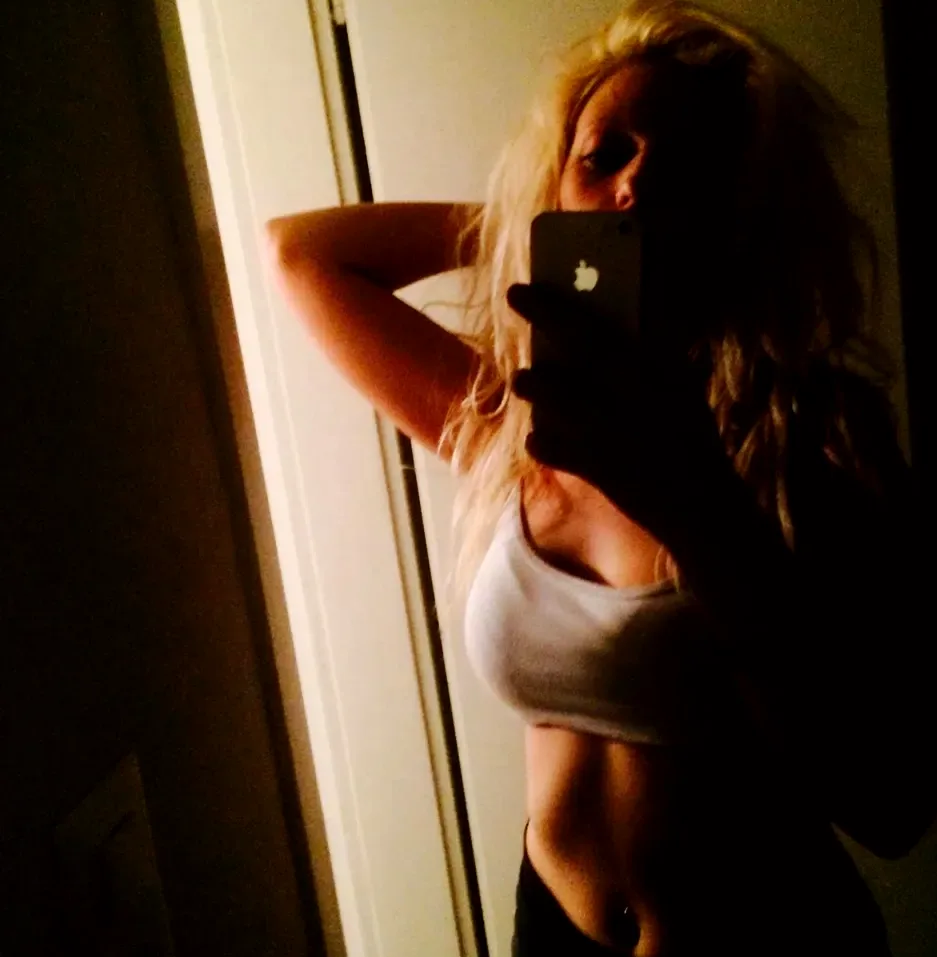 Kira, 33