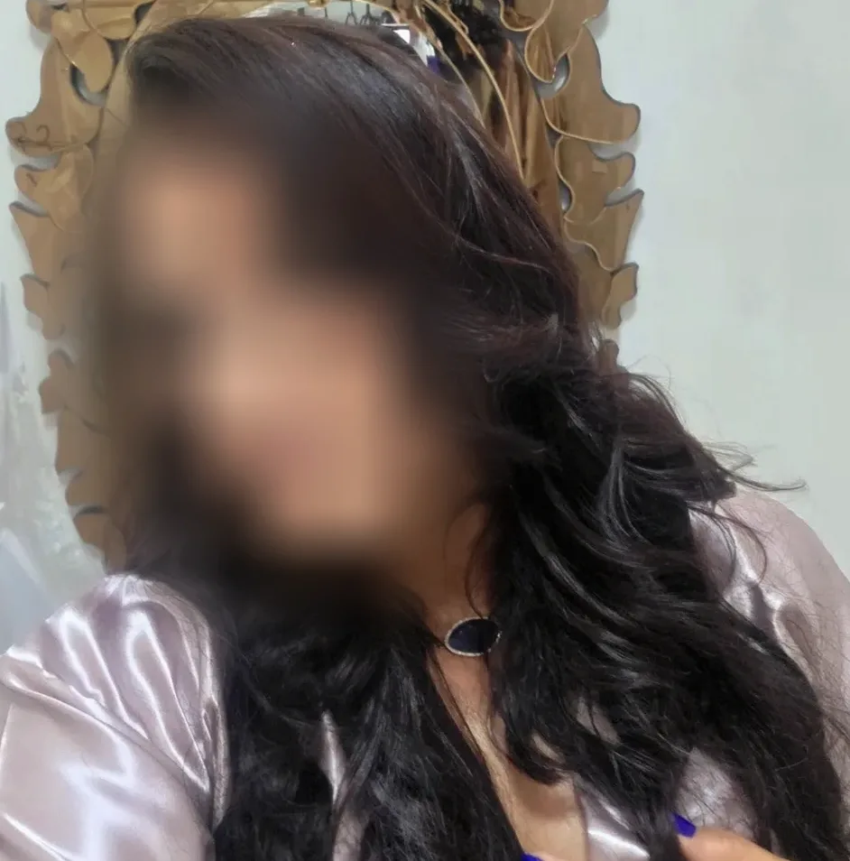 Larissa, 36