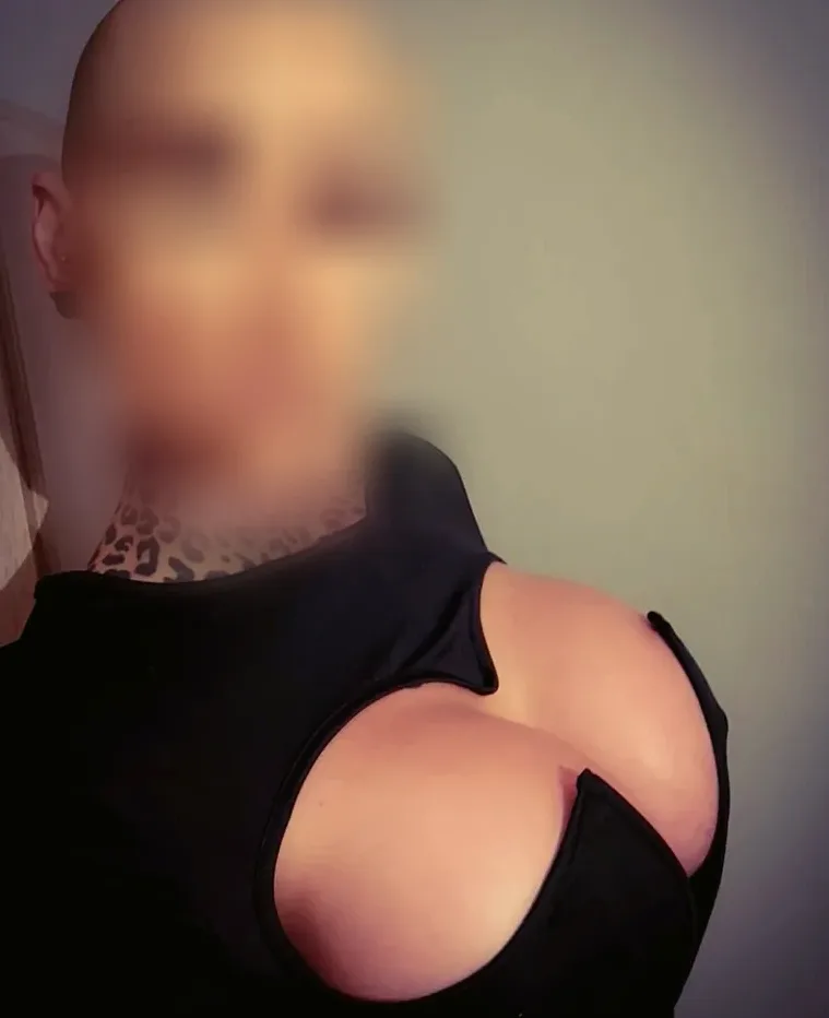 Laura, 35