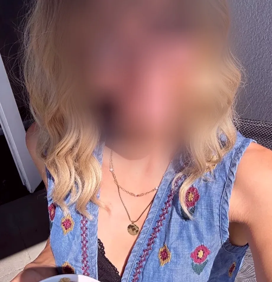 Özlem, 26