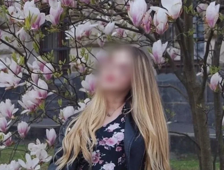 Sabrina, 25