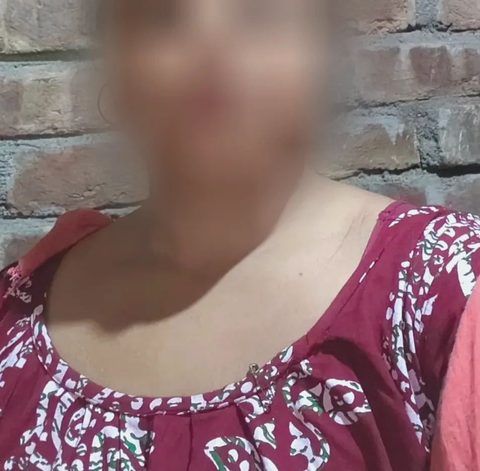 Sabrina, 28